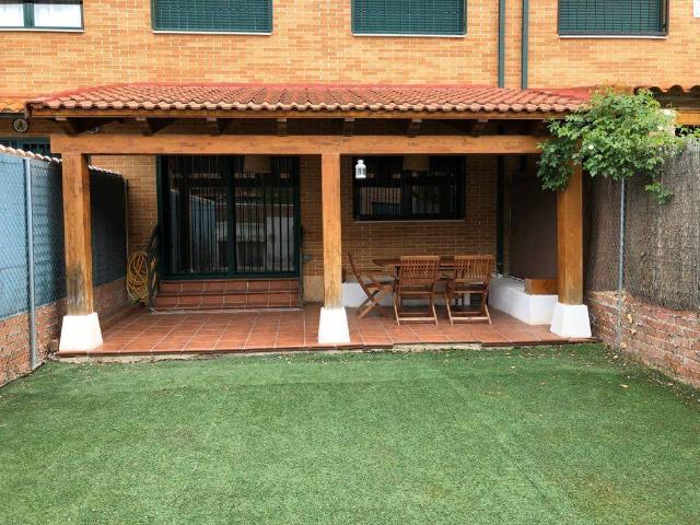 Chalet en venta en Alovera, Castilla-La Mancha