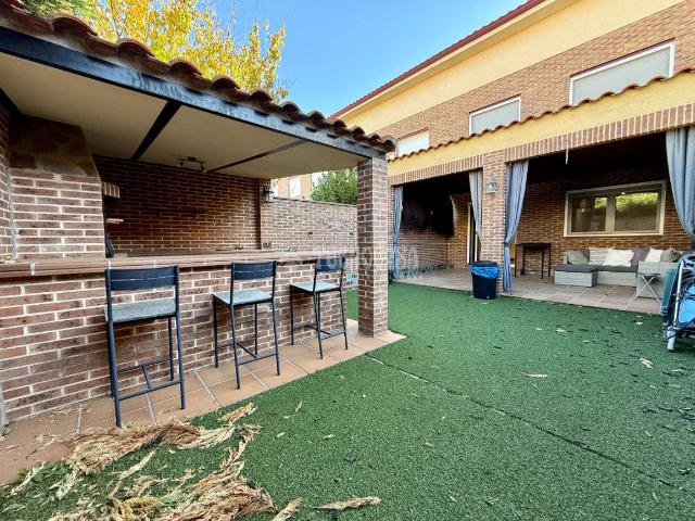 Chalet en venta en Alovera, Guadalajara