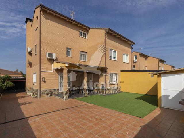 Villa en venta en Alovera