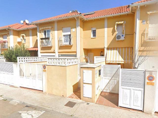 Villa en venta en Alovera