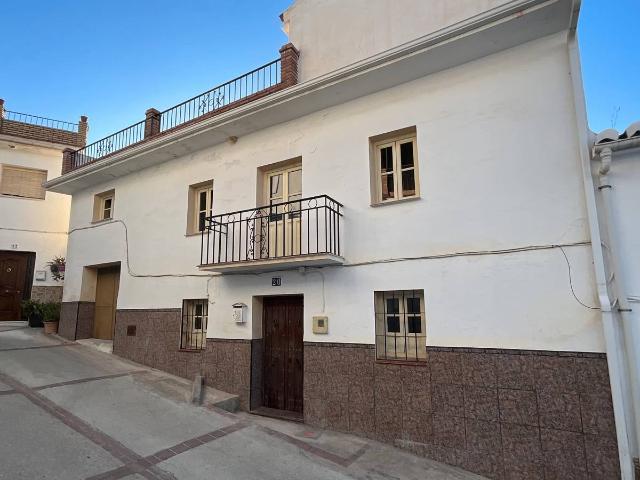 Villa en venta en Alozaina