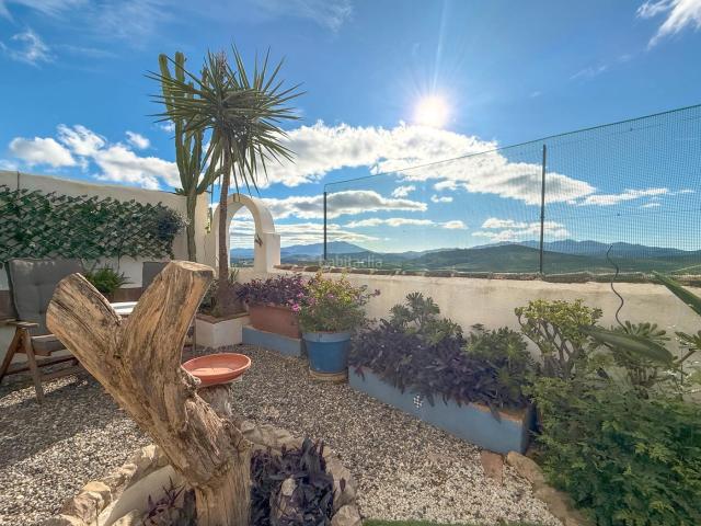 Villa en venta en Alozaina
