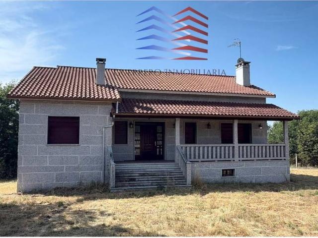 Chalet en venta en Amoeiro, Ourense