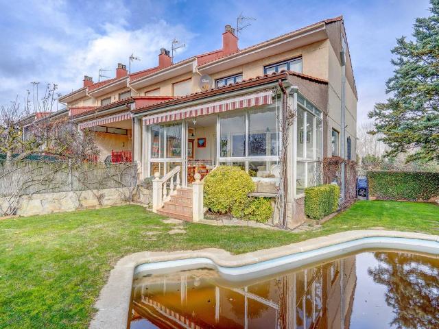 Chalet en venta en Anguciana, La Rioja