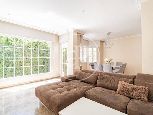 Villa en venta en Madrid, Cortes