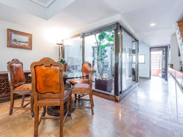 Villa en venta en Madrid, Cortes