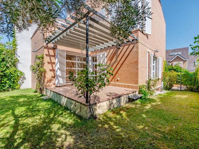 Villa en venta en Madrid, Cortes