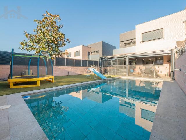 Chalet en venta en Arroyomolinos, Madrid