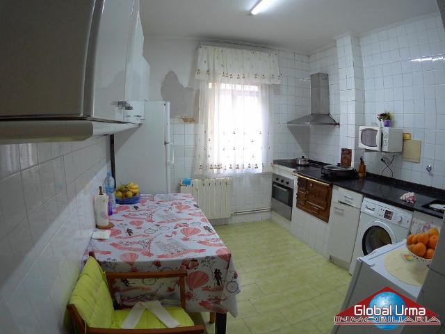Villa en venta en Barakaldo, Landaburu
