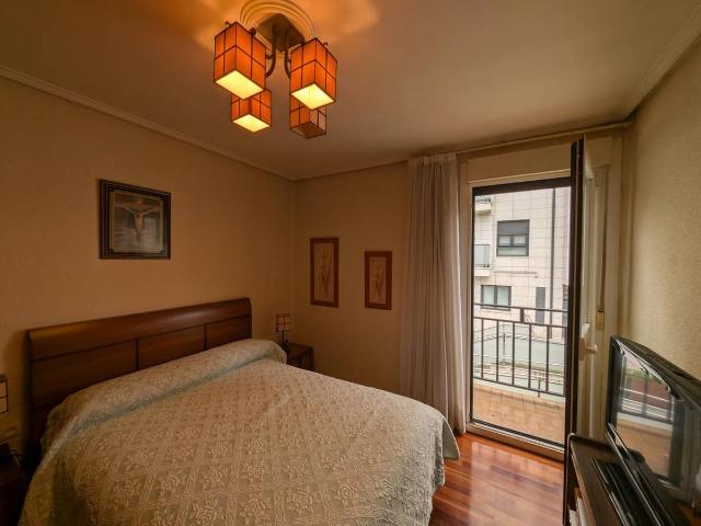 Villa en venta en Barakaldo, Landaburu