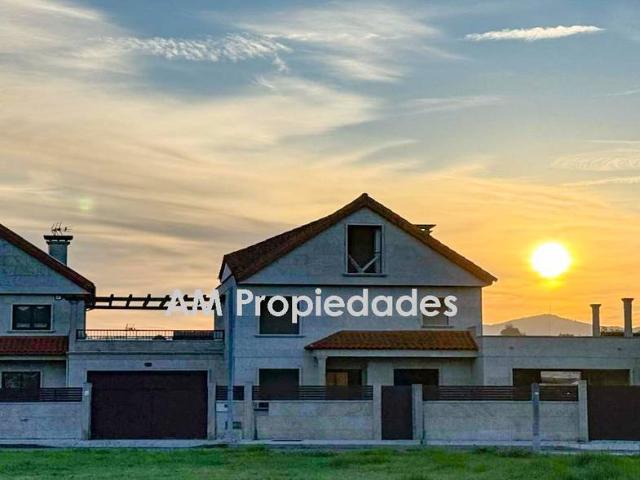 Chalet en venta en Baiona, Vigo