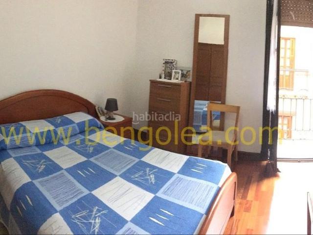Villa en venta en Barakaldo, Landaburu