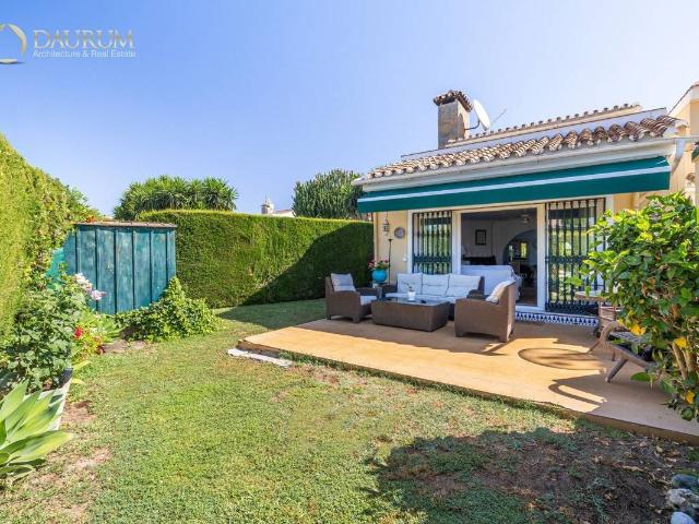Chalet en venta en Barriada Islas Canarias, Costa del Sol Occidental