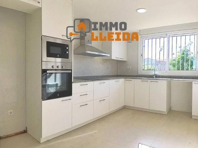Villa en venta en Bellcaire D'urgell