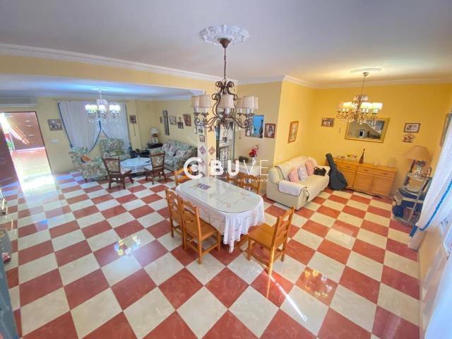 Chalet en venta en Benacazón, Andalucía