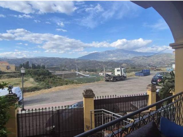Villa en venta en Benamocarra