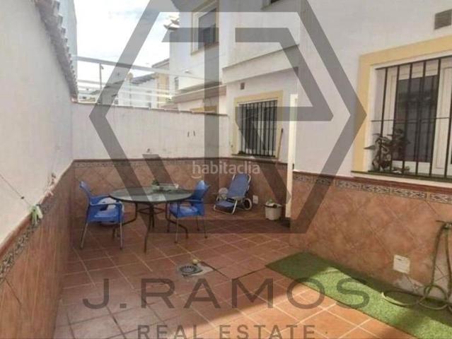 Villa en venta en Benamocarra