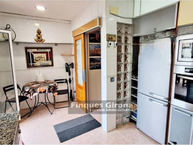 Villa en venta en Bescanó