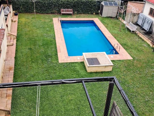 Villa en venta en Bescanó