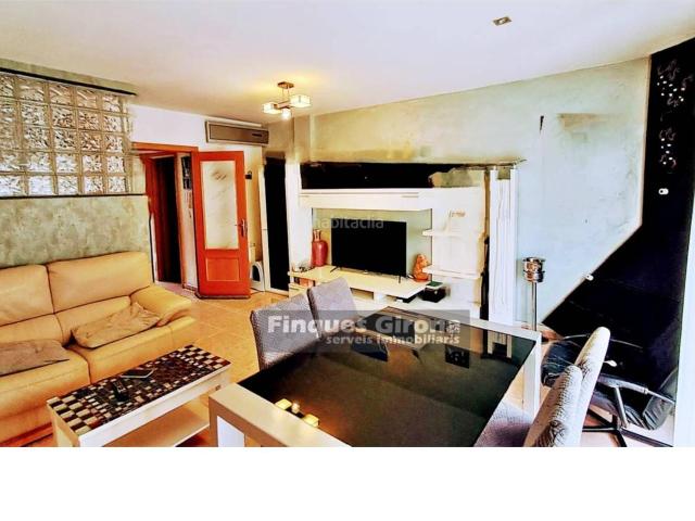 Villa en venta en Bescanó