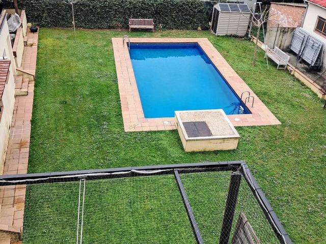 Villa en venta en Bescanó