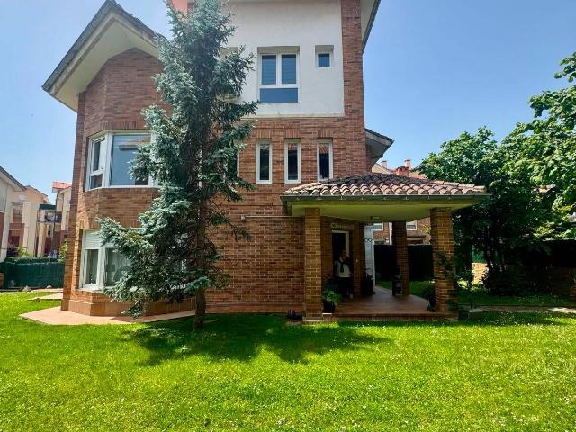 Chalet en venta en Bezana, Santa Cruz De Bezana