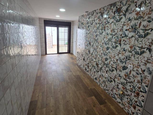 Chalet en venta en Brenes, Andalucía