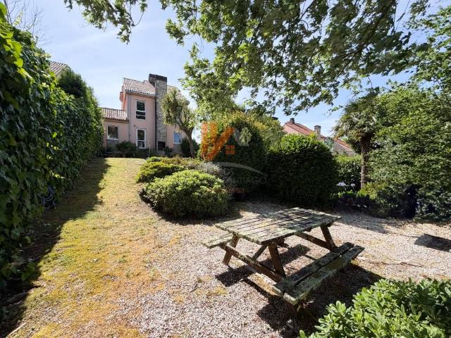 Chalet en venta en Brión, Santiago