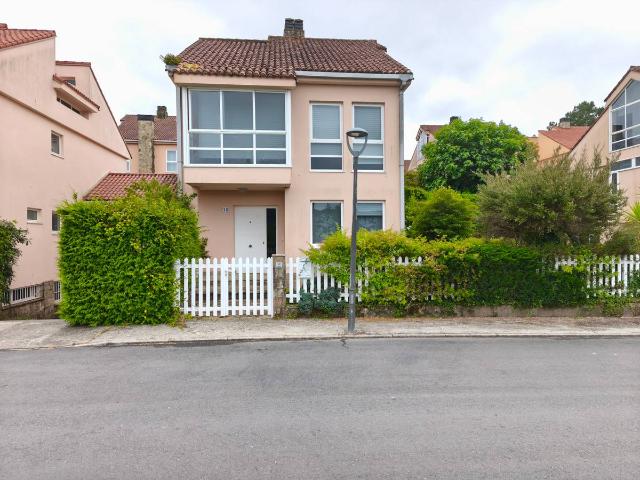 Chalet en venta en Brión, Santiago