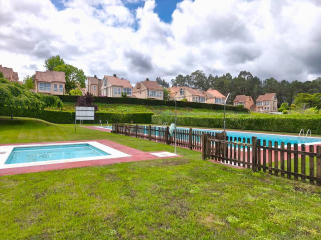 Chalet en venta en Brión, Santiago