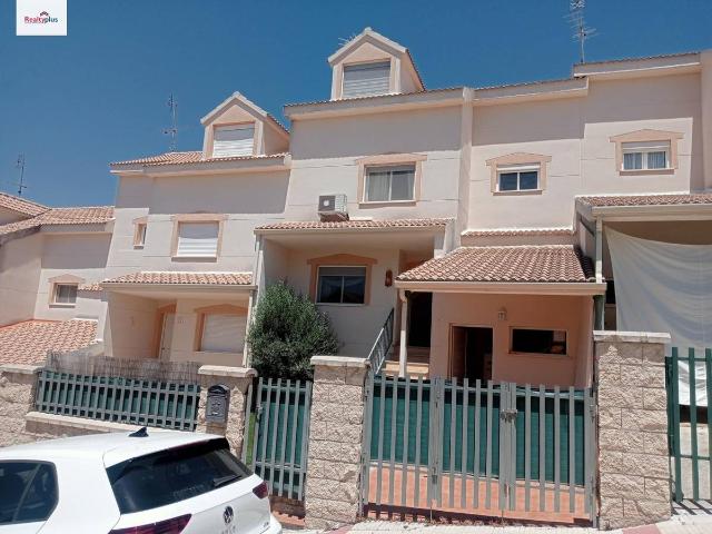 Chalet en venta en Burgohondo, Castilla y León