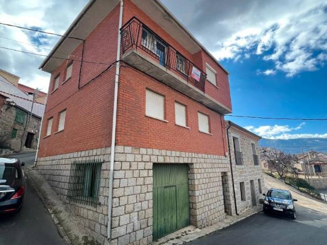 Villa en venta en Burgohondo