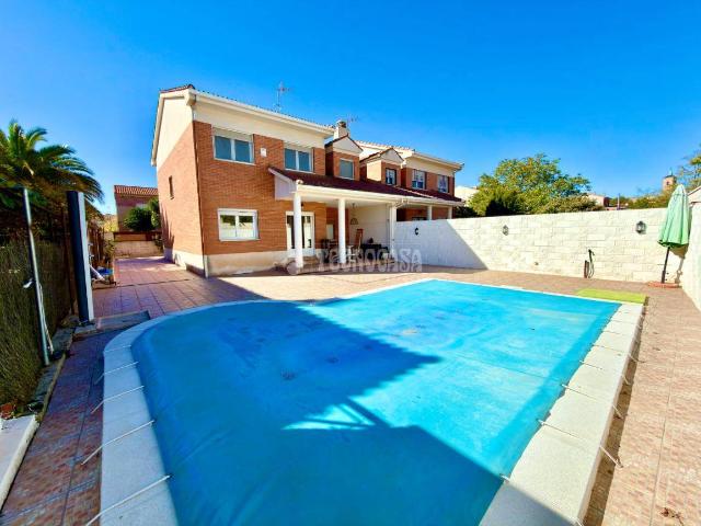 Chalet en venta en Cabanillas Del Campo, Guadalajara