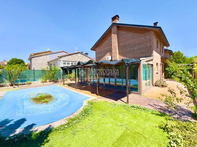 Villa en venta en Cabanillas Del Campo