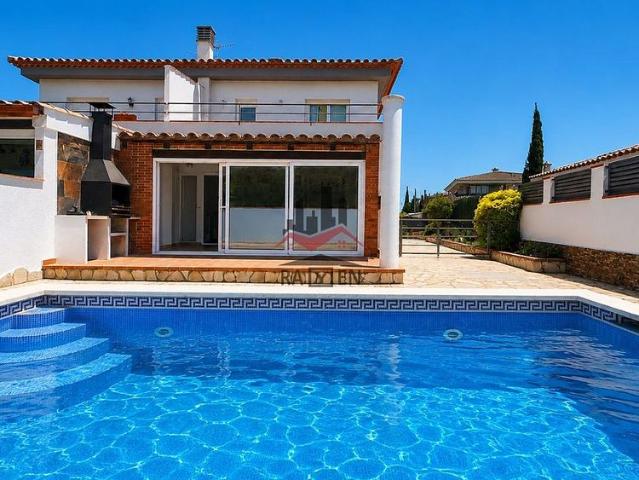 Chalet en venta en Mas Pau, Alt Empordà