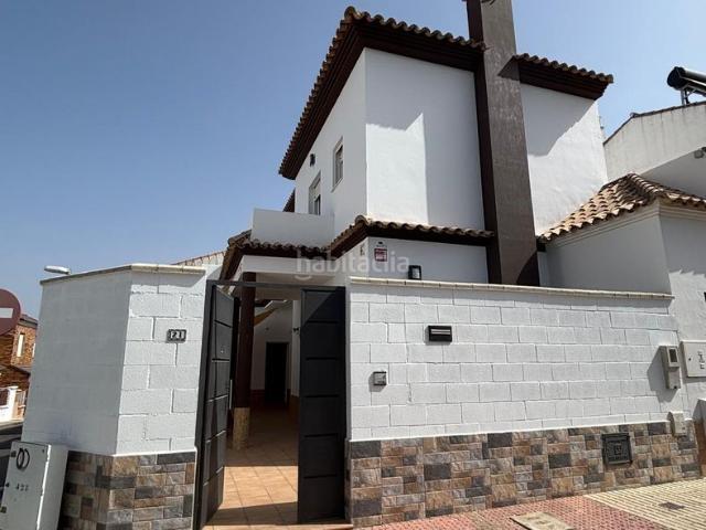 Chalet en venta en Cantillana, Andalucía