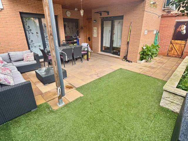 Villa en venta en Casarrubios Del Monte