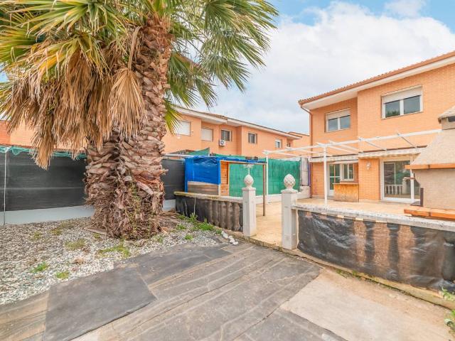 Villa en venta en Casarrubios Del Monte