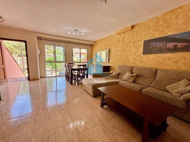 Villa en venta en Castelló De Rugat