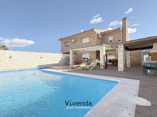 Chalet en venta en Cedillo Del Condado, Castilla-La Mancha
