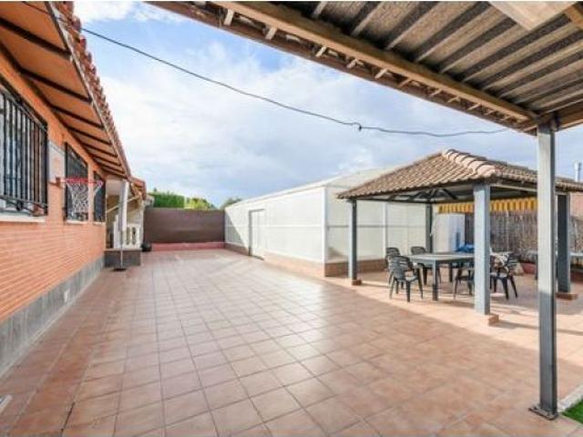 Casa en venta en Chiloeches, Guadalajara