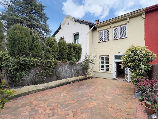 Villa en venta en Madrid, Cortes