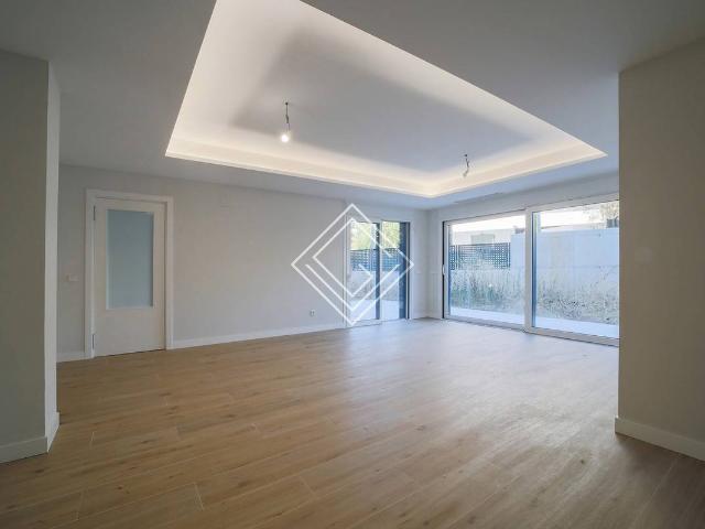 Villa en venta en Madrid, Cortes
