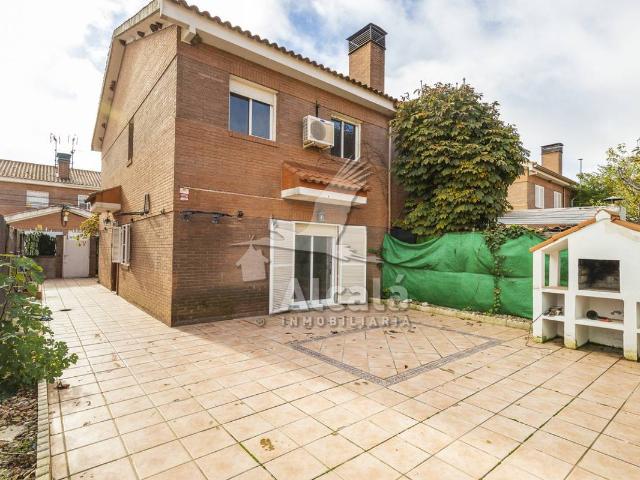 Chalet en venta en Madrebuena, Pioz