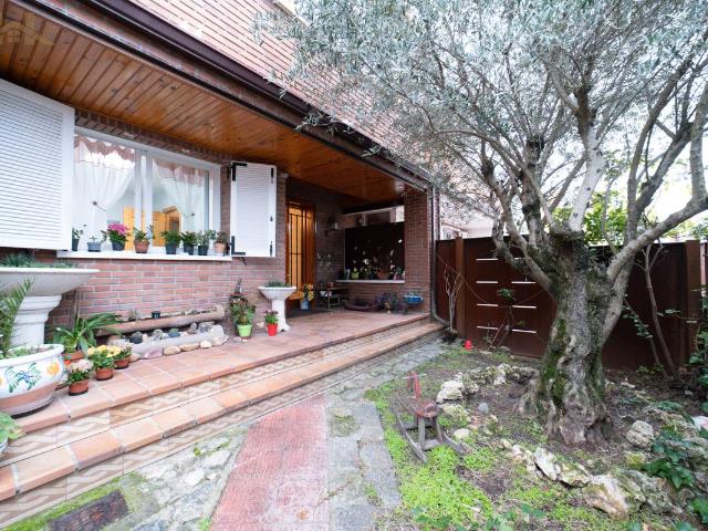 Chalet en venta en Collado Mediano, Madrid