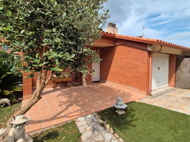 Villa en venta en Corbera De Llobregat
