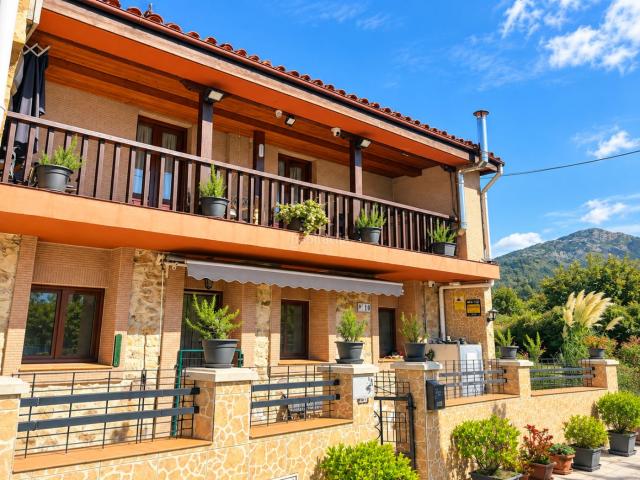 Chalet en venta en Los Corrales De Buelna, Cantabria