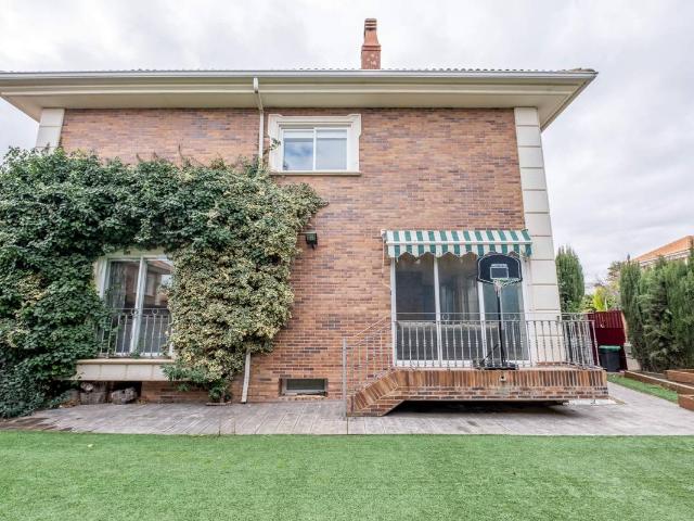 Chalet en venta en Urbanización Amelia, Zaragoza