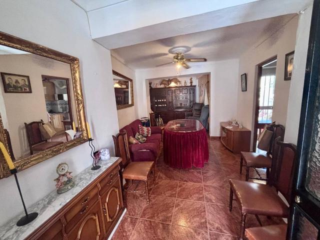 Villa en venta en Antequera