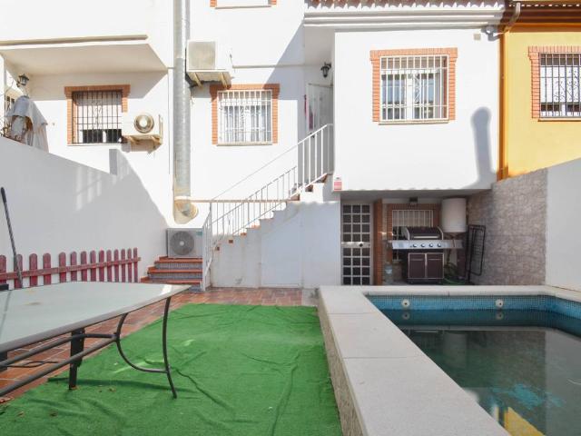 Chalet en venta en Cúllar Vega, Granada